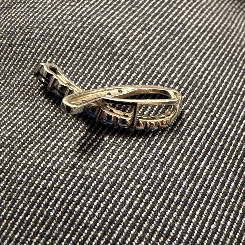 Elegant Silver and Blue Ribbon Pendant - Picture 2 of 3